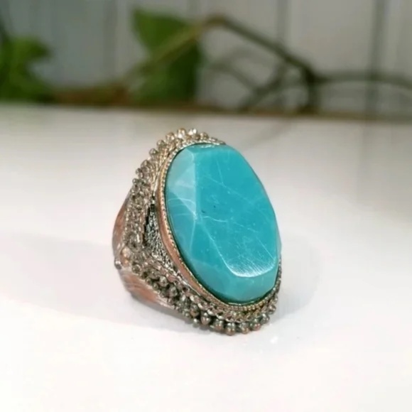Vintage Jewelry - Vintage Ring with Large Faux Stone